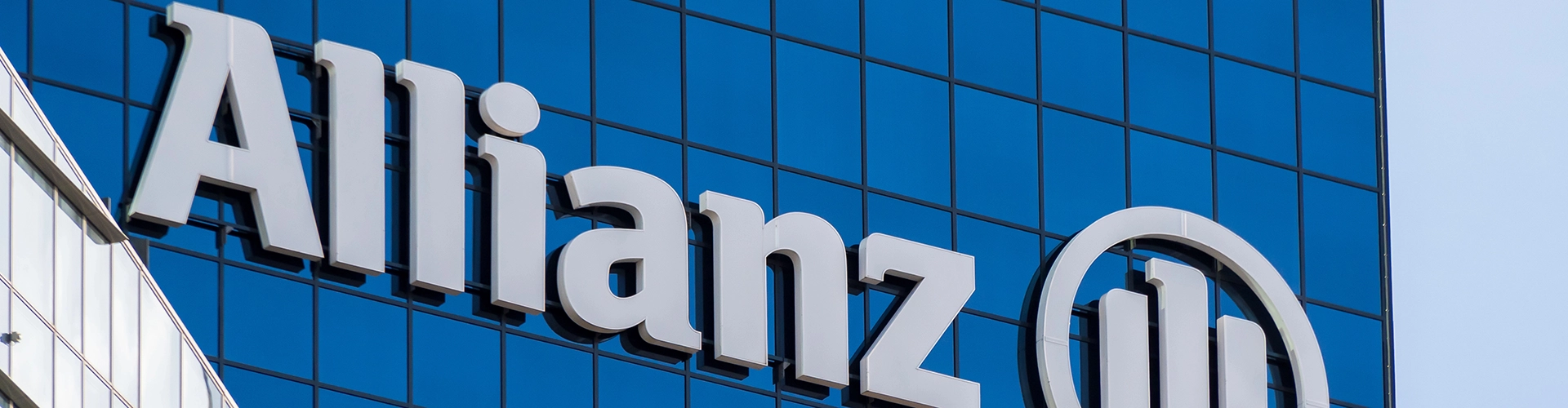 Fachada de edificio de Allianz.